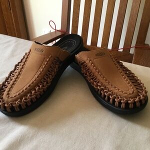 Men’s Keen Uneek clog. Brown size 10-1/2